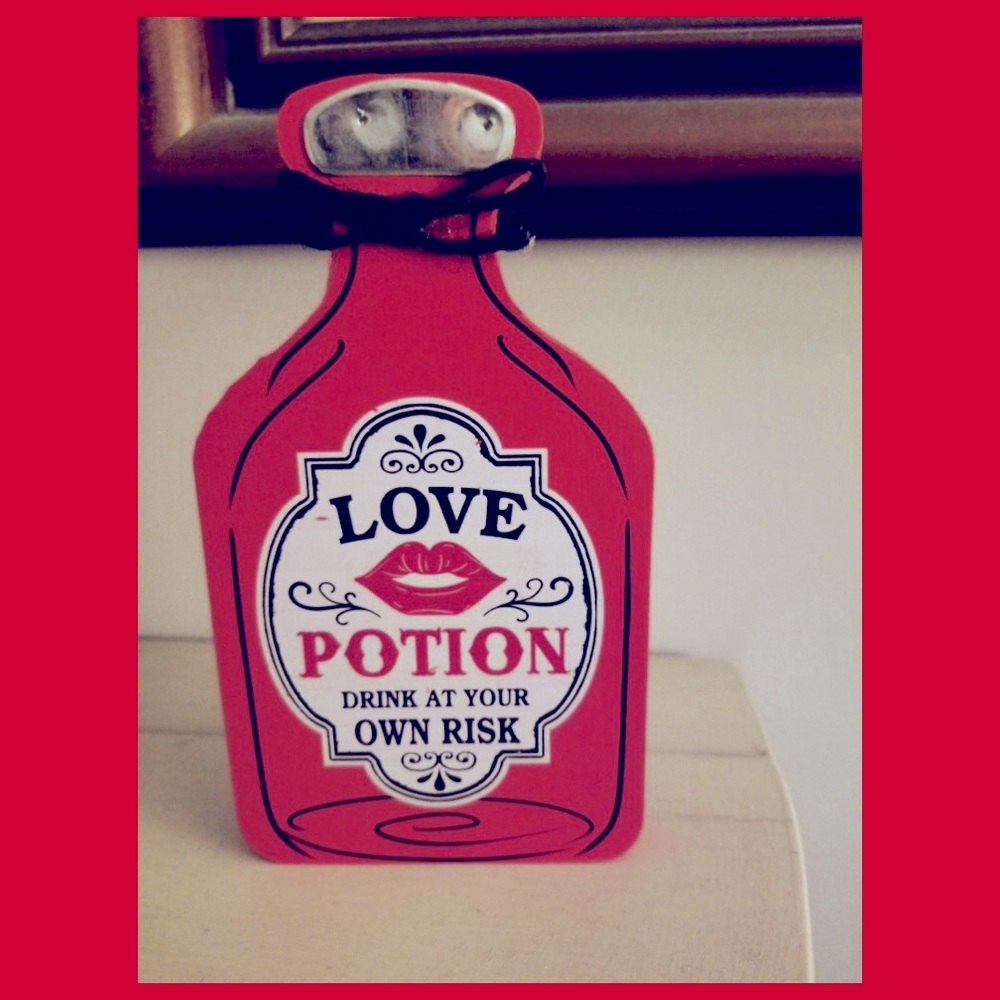 💋LOVE POTION Bottle Drink At Your Own Risk Wooden Novelty Home Decor